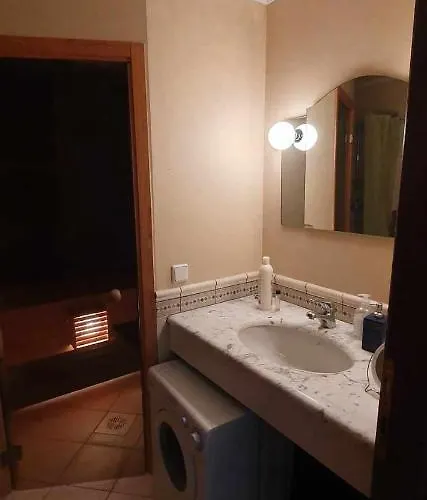 Cozy On The Town Hall Square * Talin